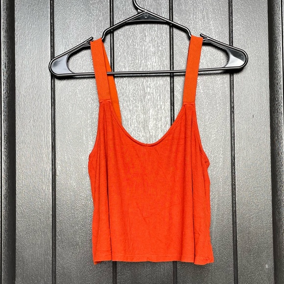 Flowy Crop Tank - Picture 1 of 7